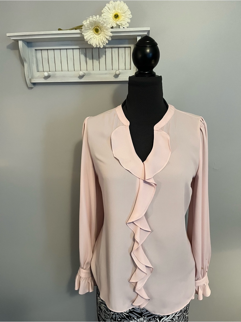 Laura Women's Light Pink Ruffle Front Long Sleeve Blouse EUC